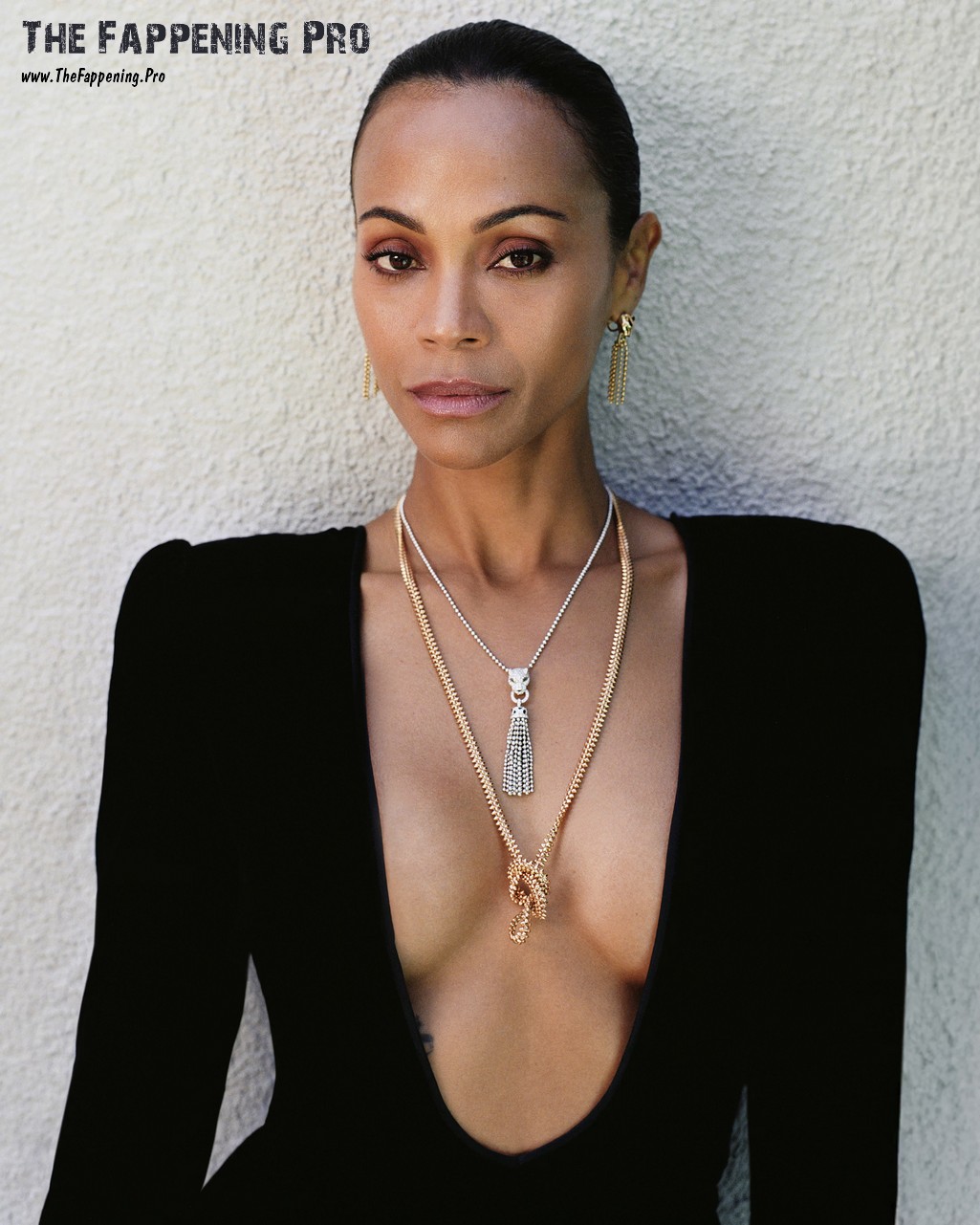 zoe-saldana-sexy-thefappeningpro-6-1 Zoe Saldana Tits In Deep Cleavage