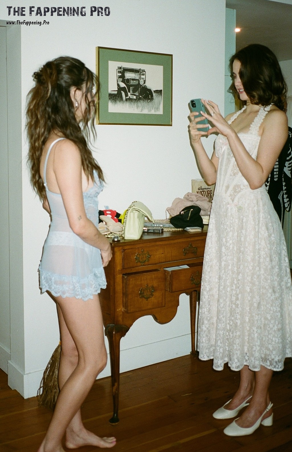 sisters-qualley-nude-thefappening-cfd-5 Sisters Qualley Barefoot In Lingerie